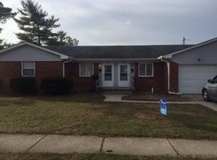 225 W Green Meadows Dr, Greenfield, IN 46140