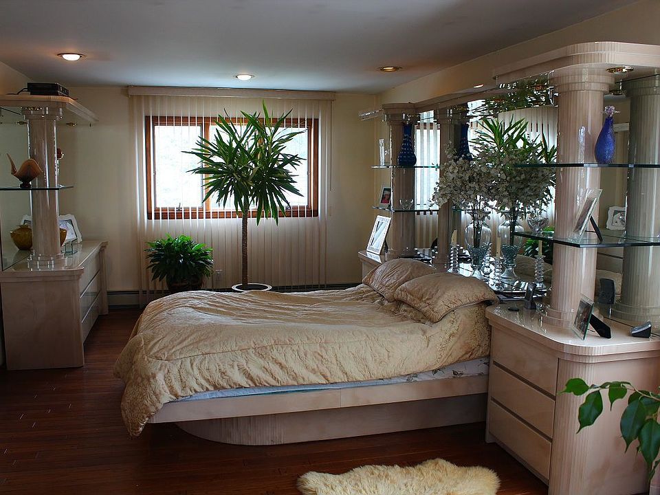 11 Wheelbarrow Ln, Wantagh, NY 11793 Zillow