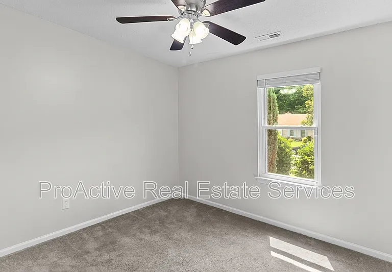 3409 Woodbaugh Dr — Photo 10
