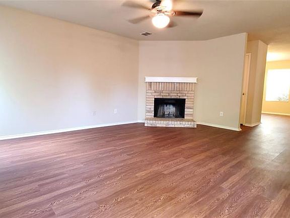2nd image of 2600 Lake Meadow Dr