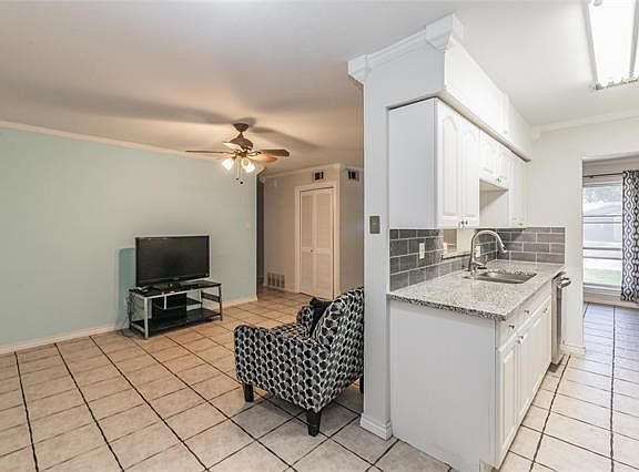 4th image of 1104 Crane Dr