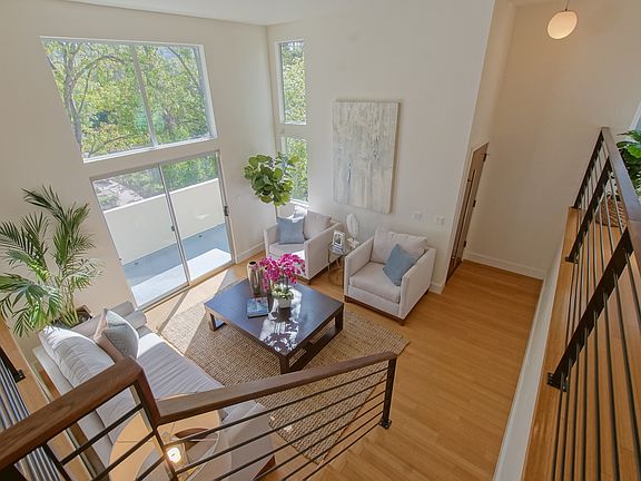 3rd image of 1347 Oak Hill Pl