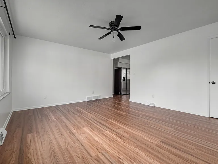 2930 Northglen Dr — Photo 15