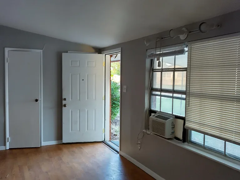 3401 NW Williams Ave — Photo 3