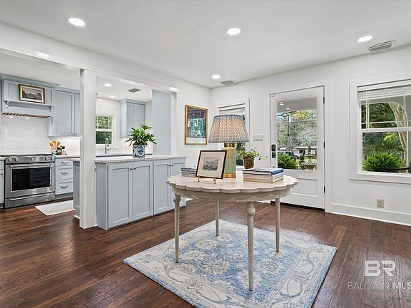 3rd image of 653 Fairhope Ave