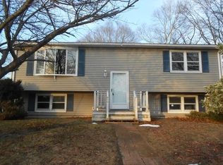 60 Page St, Warwick, RI 02889