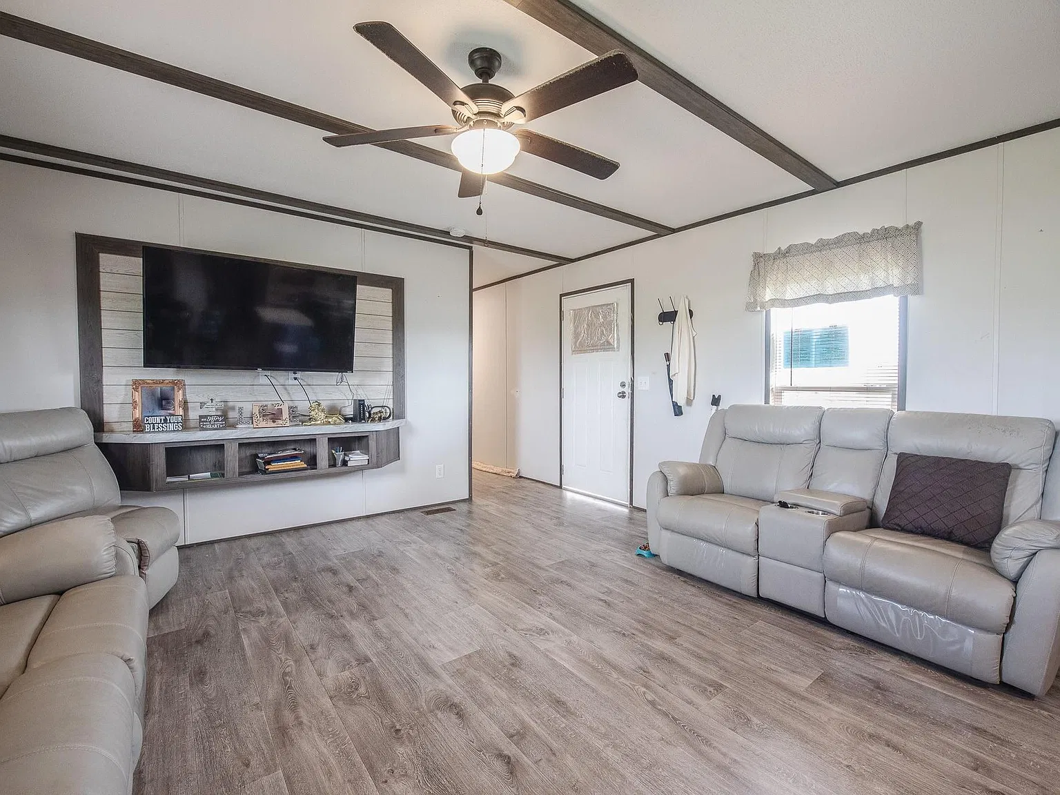 3 bed, 2.0 bath, $1,300 — Photo 4