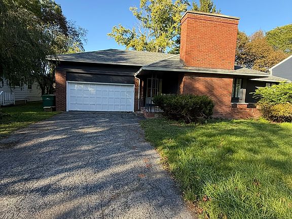 2nd image of 124 Penarrow Rd