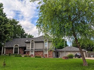 2250 SW Arvonia Pl, Topeka, KS 66614