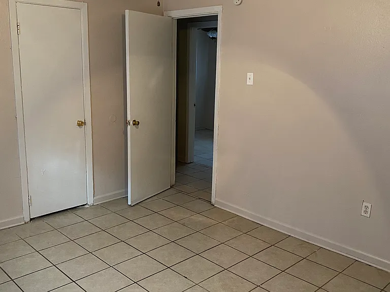 5669 Hartford Ave — Photo 9