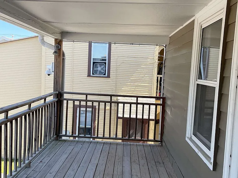 38 1/2 Grant St — Photo 3