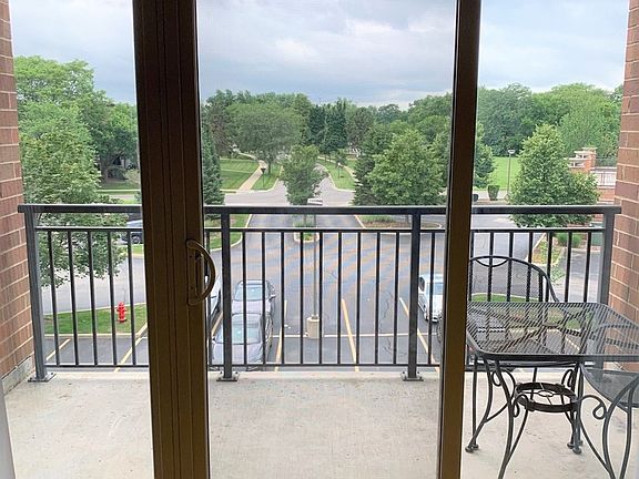3rd image of 635 Perrie Dr APT 302