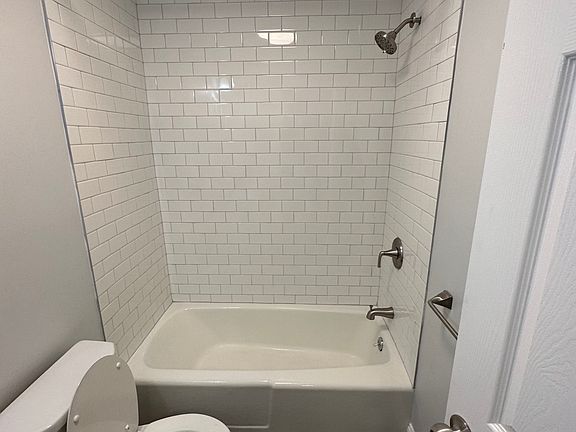 5th image of 906 Erdner Ave APT 6