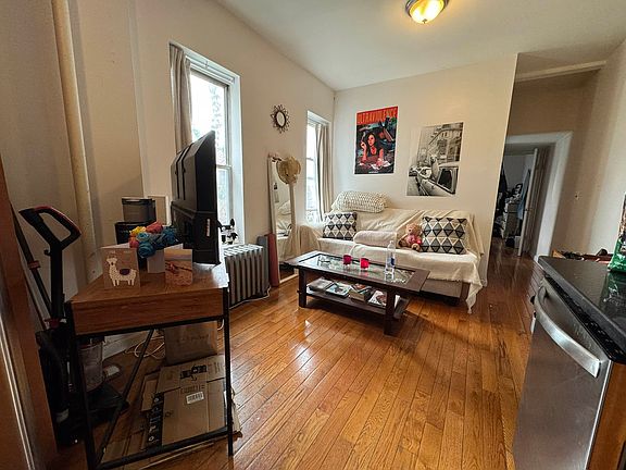 5th image of 264 E 2nd St APT 19