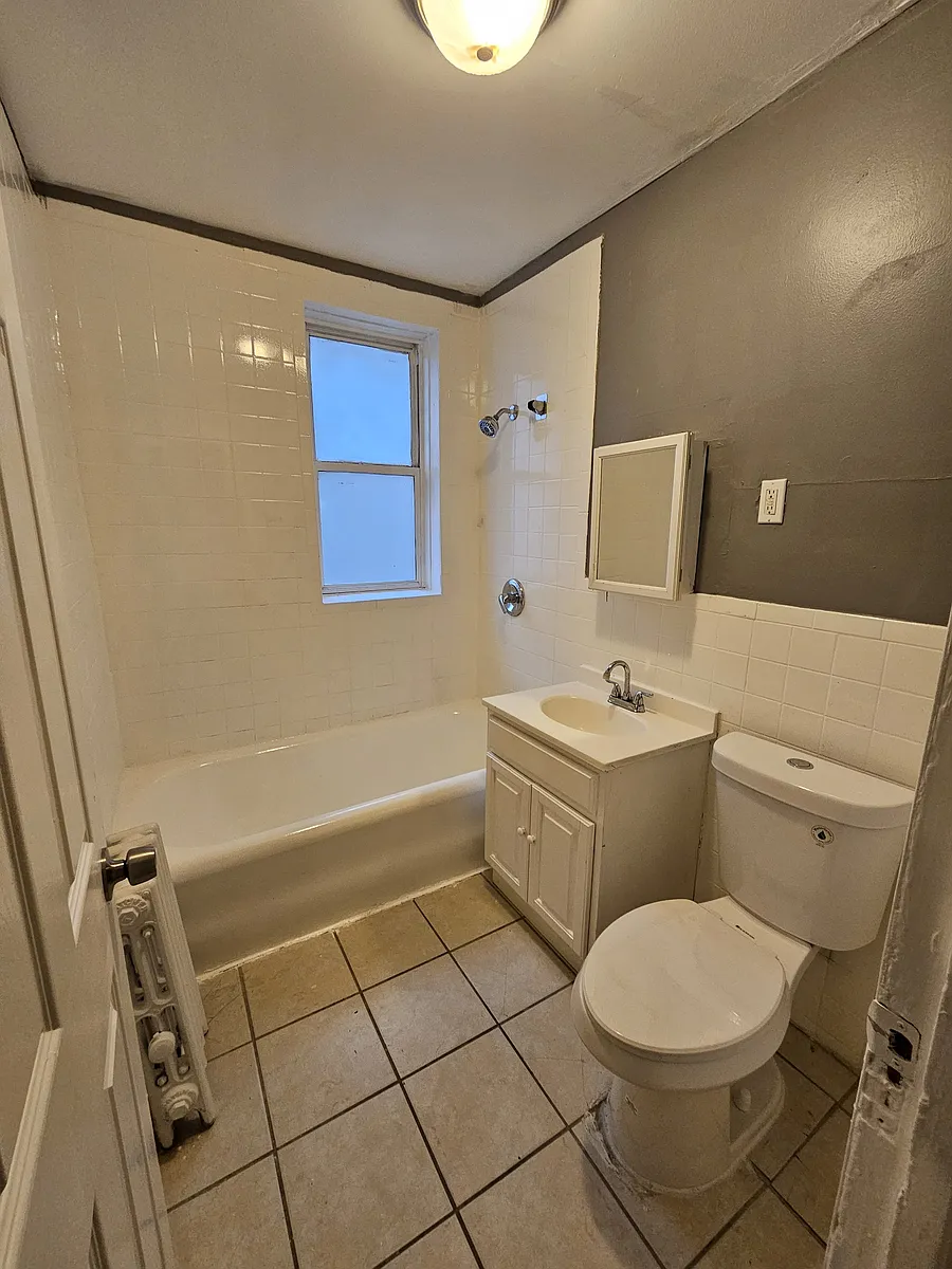 Building Photo - 83 2nd Ave #A204