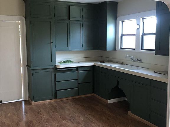 2nd image of 215 W 7th St