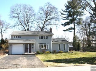 77 Donald Pl, Waldwick, NJ 07463