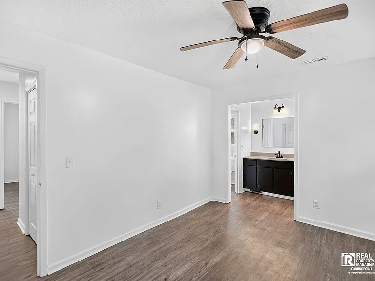 108 Eagle St — Photo 10