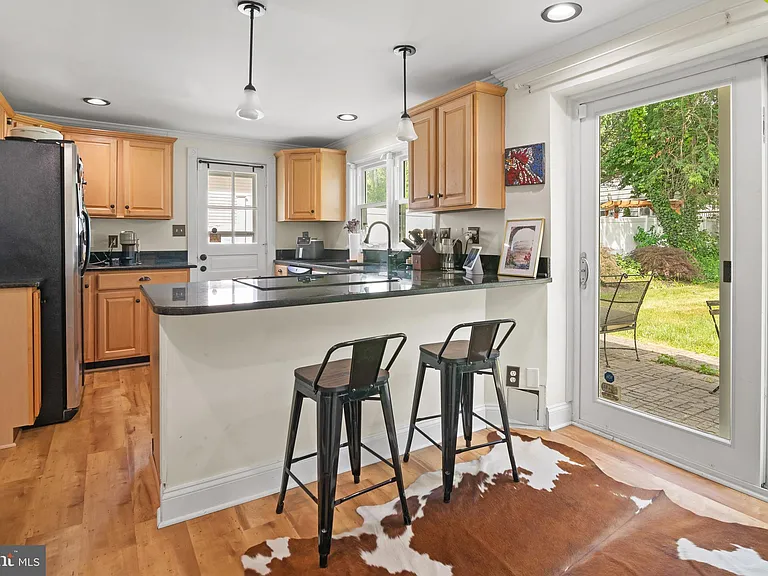 214 Sumner Rd — Photo 12