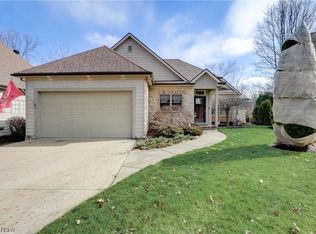 9 River Side Dr, Rocky River, OH