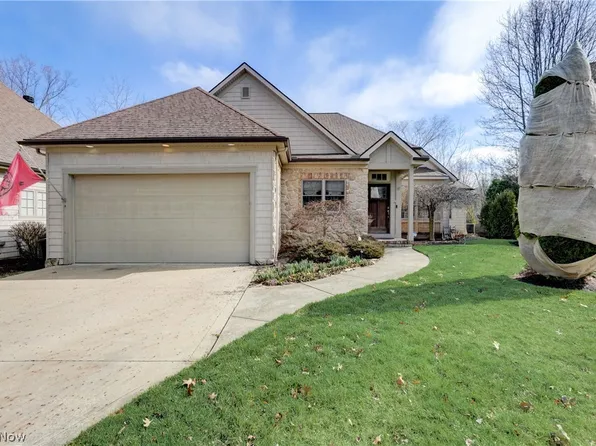 9 River Side Dr, Rocky River, OH 44116