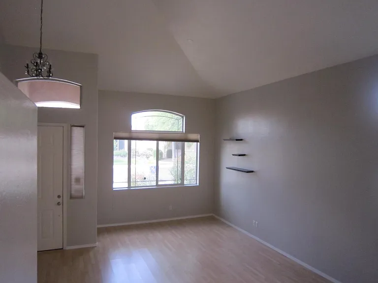 731 W Kent Pl — Photo 2