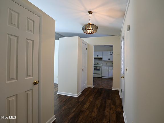 3rd image of 116 Shagbark Court