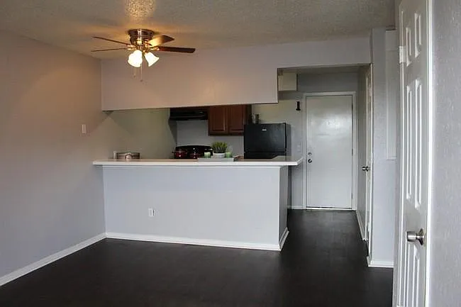 400 Raymond St #16 — Photo 9