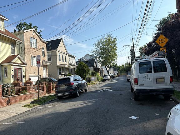 4th image of 150 Alexander St