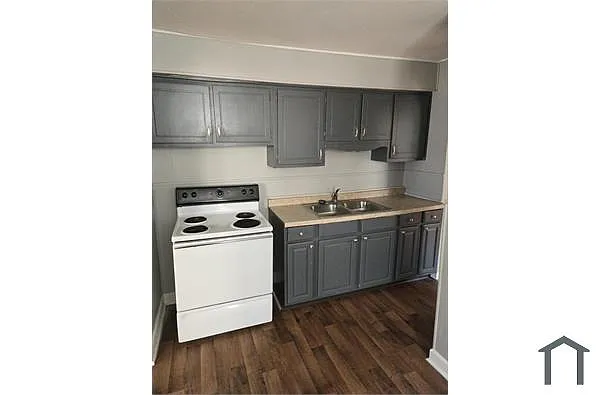 1521 N Chester Ave photo 1