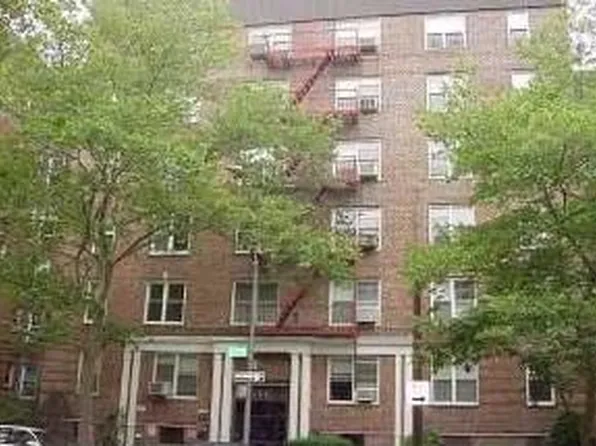 2514 East 7th Street image 1 of 10