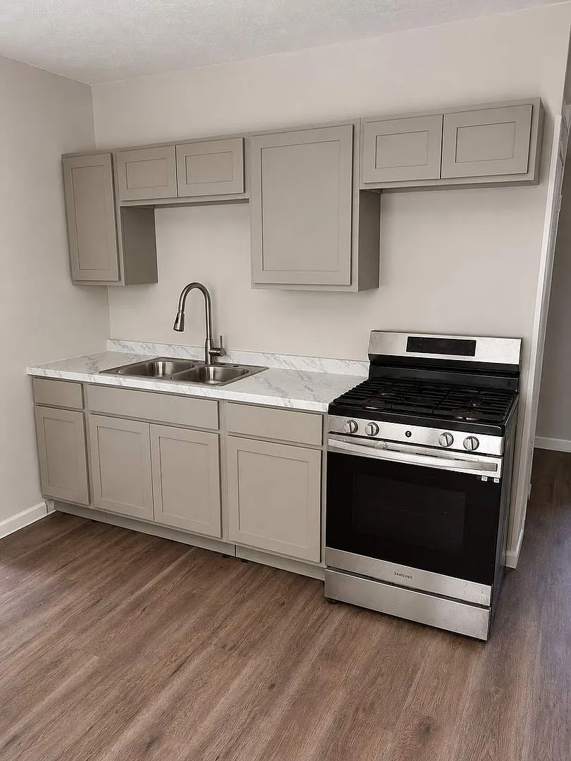 Completely Remodeled Single-Family Home! — Photo 3