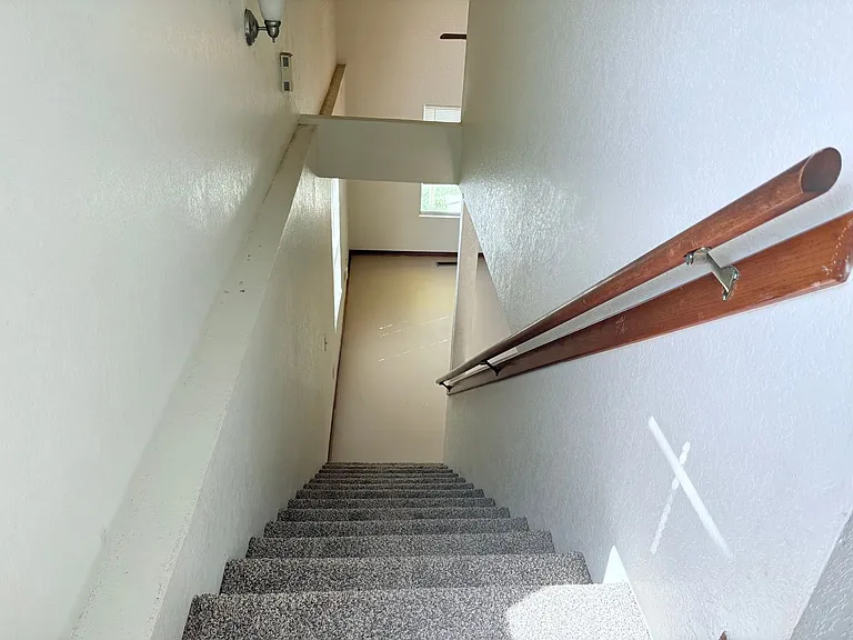 3200 Ridgecrest Ct — Photo 2