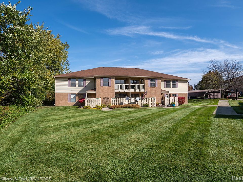1st image of 61196 Greenwood Dr