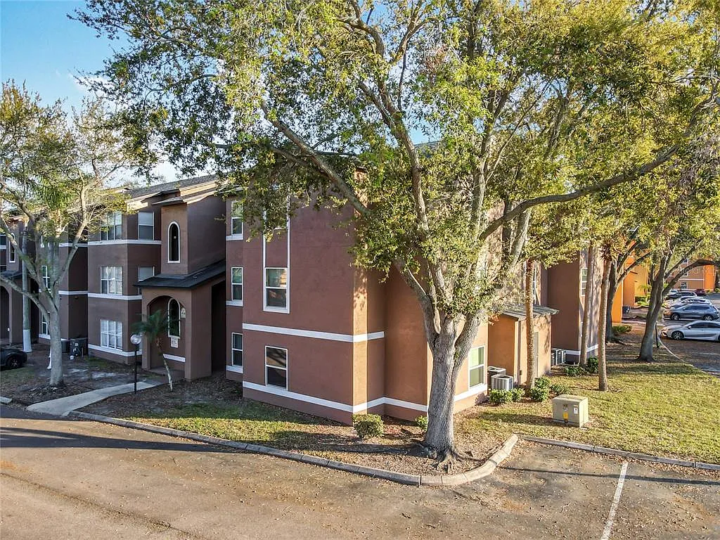 1 bed, 1.0 bath, 735 sqft, $1,200 — Photo 4