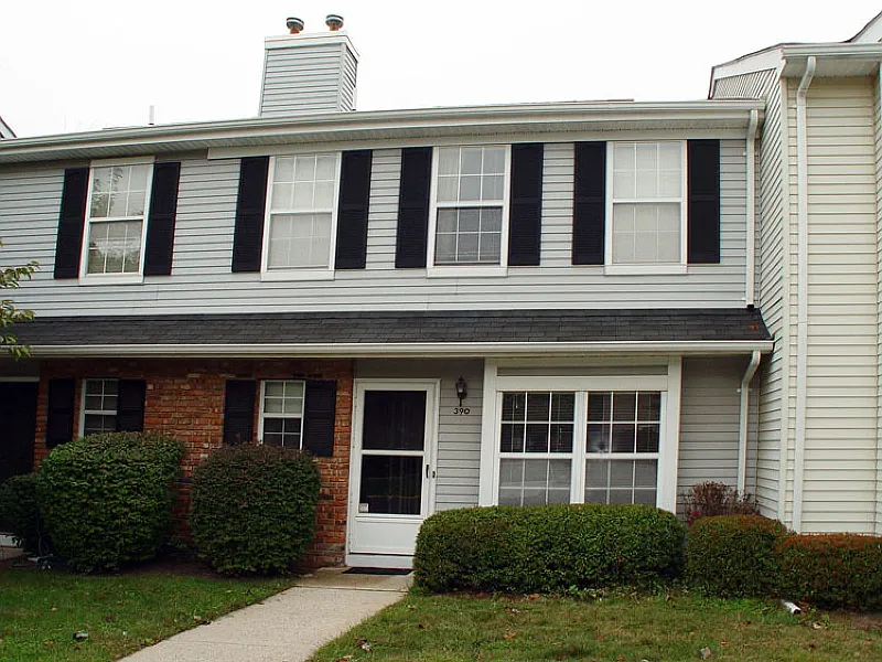 390 Inwood Ct photo 1