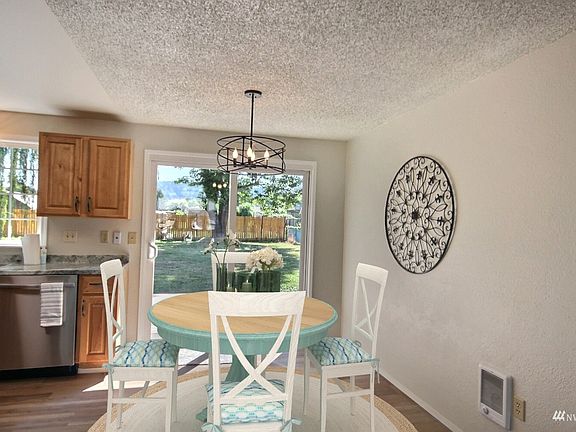 "virtually staged" kitchen eating area>