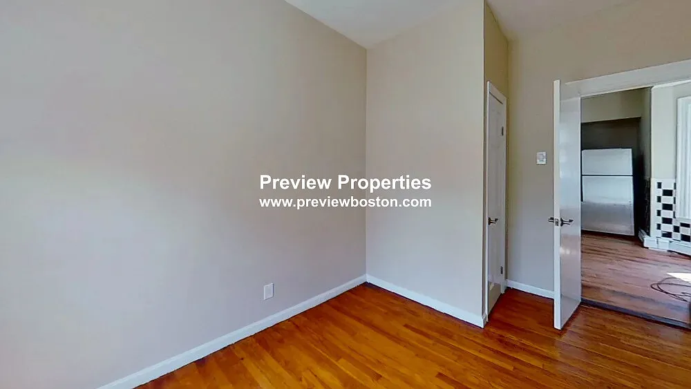 3 bed, 1.0 bath, 750 sqft, $2,850 — Photo 4