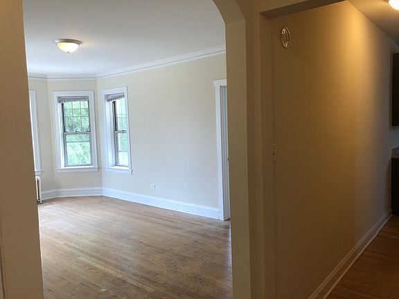 4th image of 6203-05 N Claremont Ave #6205-3
