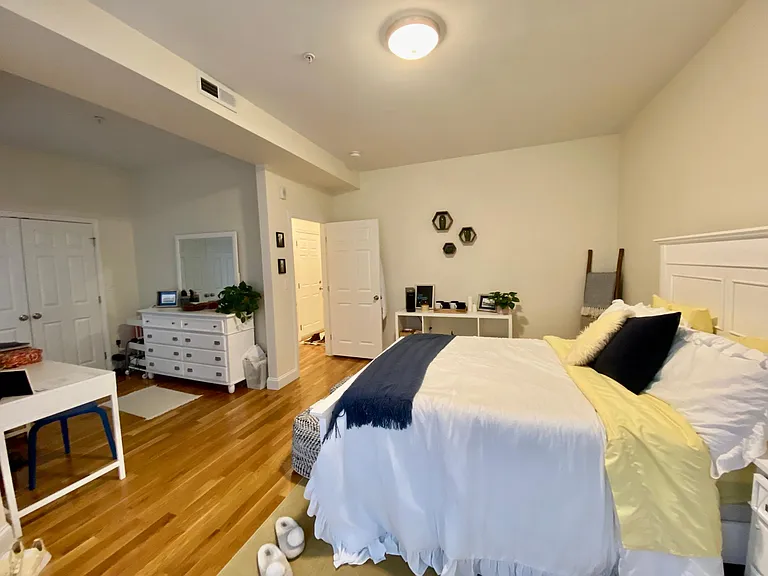 3235 Washington St #2 — Photo 9