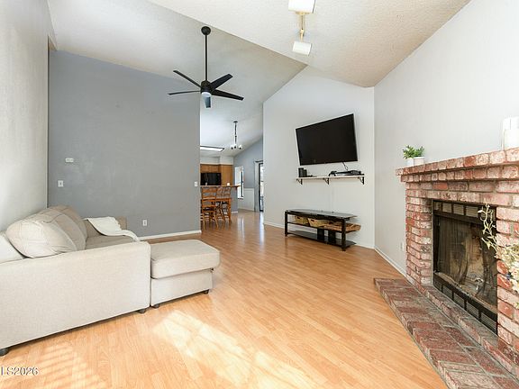 5th image of 1352 Leonard Rd