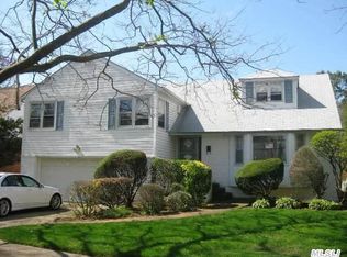 3350 Poplar St, Oceanside, NY 11572