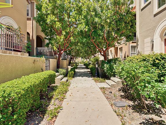 4th image of 3016 Mary Helen Ln