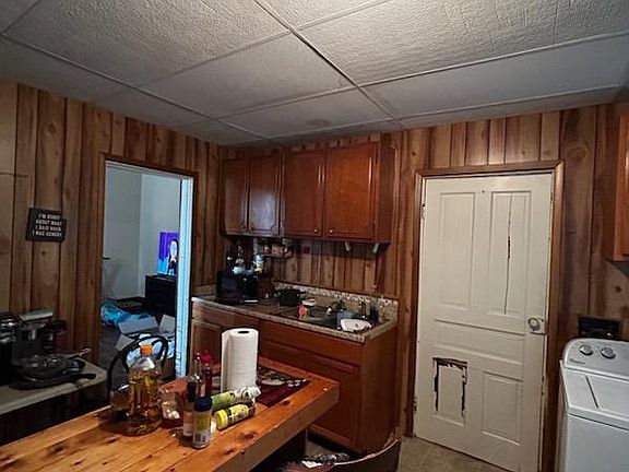 4th image of 411-413 Armstrong St