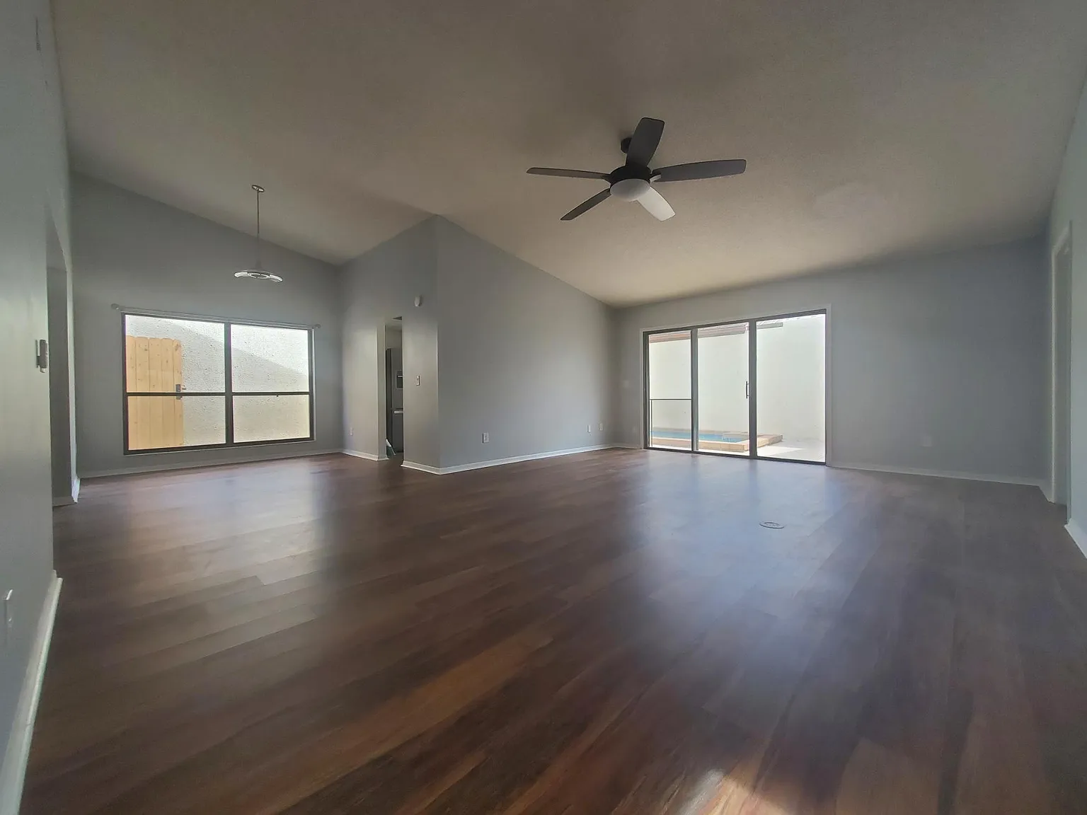 3 bed, 1559 sqft, $2,400 — Photo 3