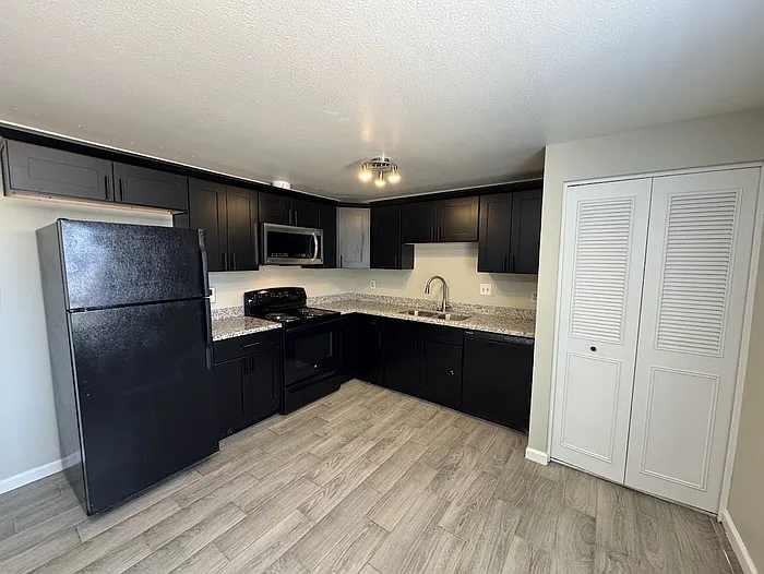 7361 W Coronado Rd — Photo 5