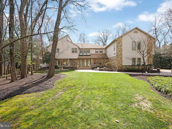 34 Southwood Dr, Cherry Hill, NJ 08003