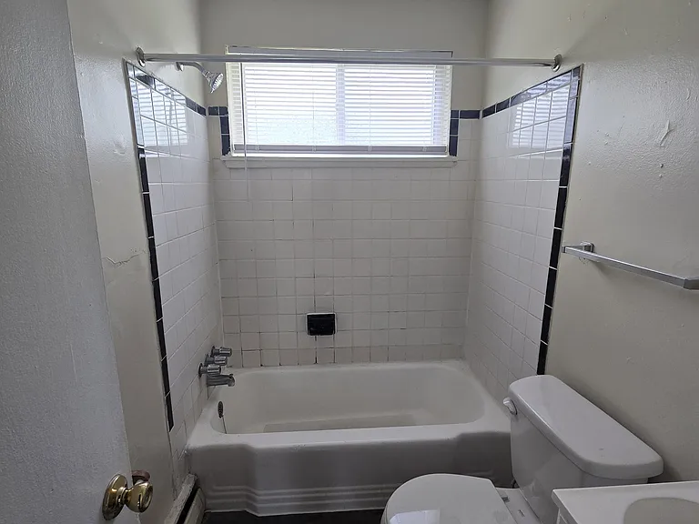3206 Ellwood Ave #C — Photo 7