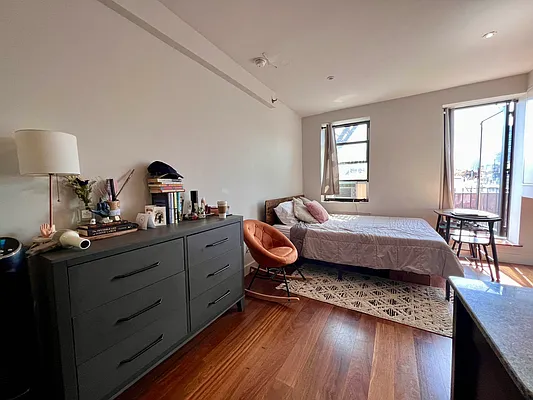 Rented by Keller Williams NYC | media 20