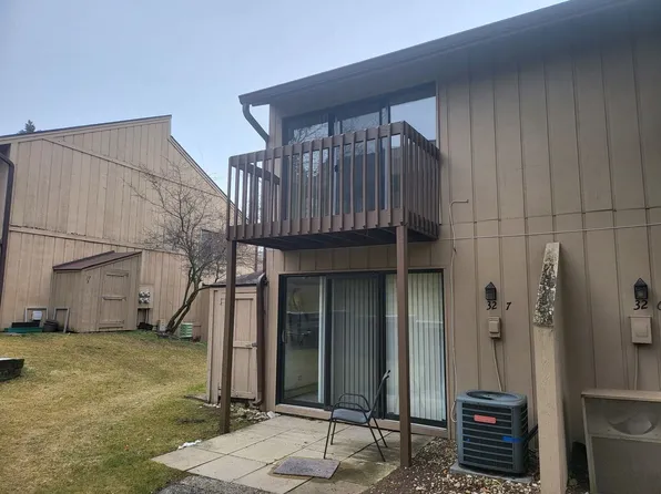32 Montego Colo APT 7, Fox Lake, IL 60020